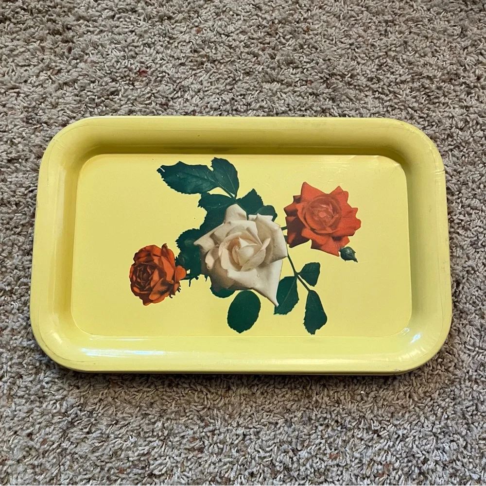 VTG Set of Two Yellow Floral Trays - Picture 3 of 3